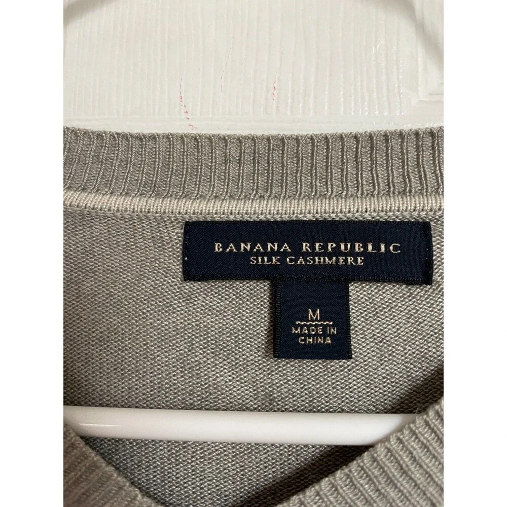 Banana Republic Gray Luxury Blend Silk-Cashmere Sweater  V-Neck M
